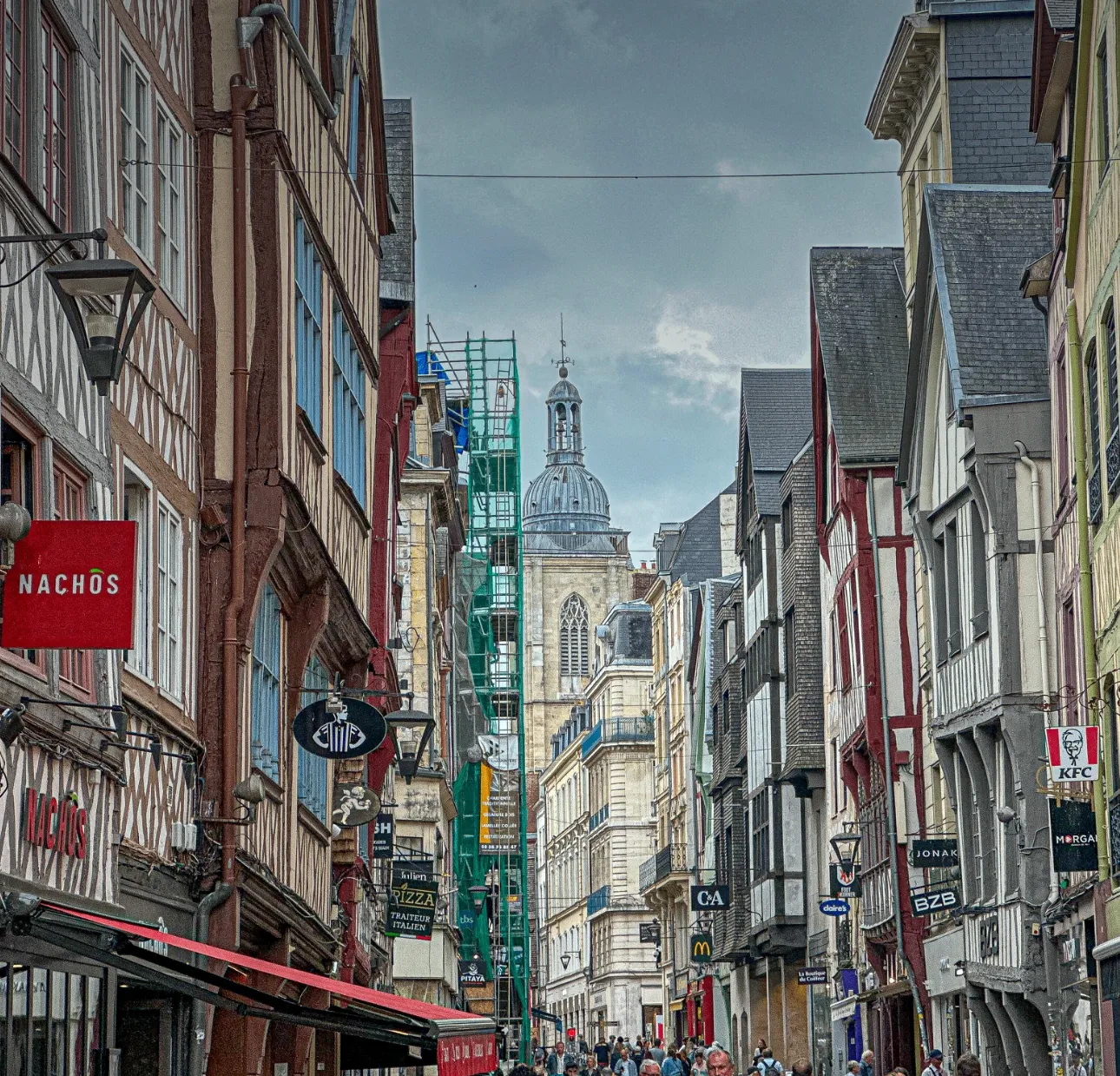Fast-foods à Rouen, rue du Gros-Horloge