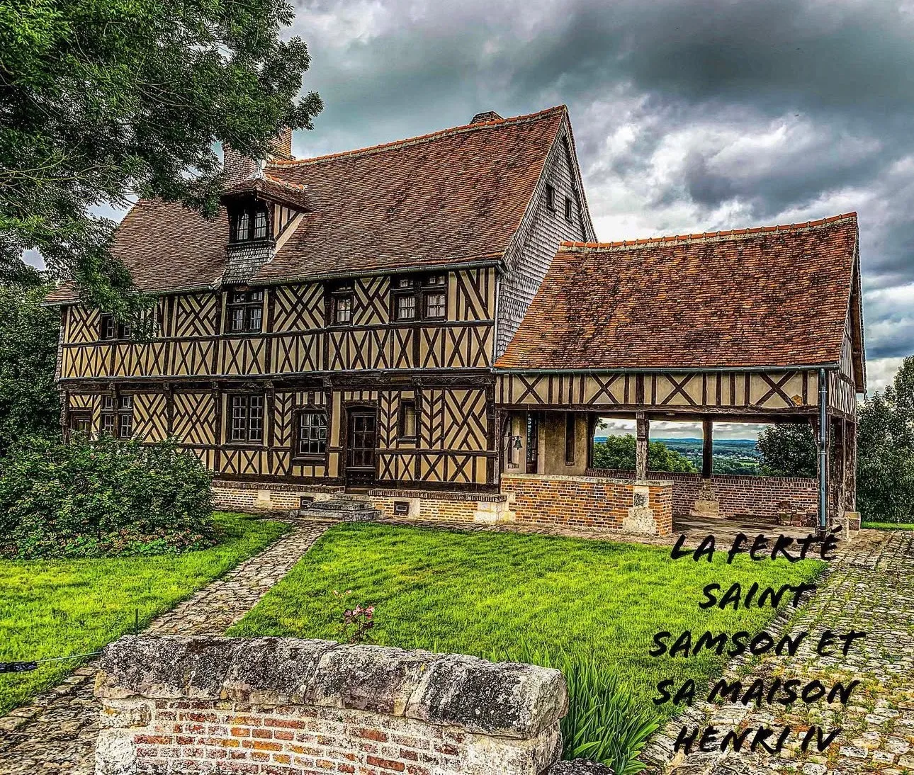 Maison ancienne ou paysage du village de la Ferté-Saint-Samson