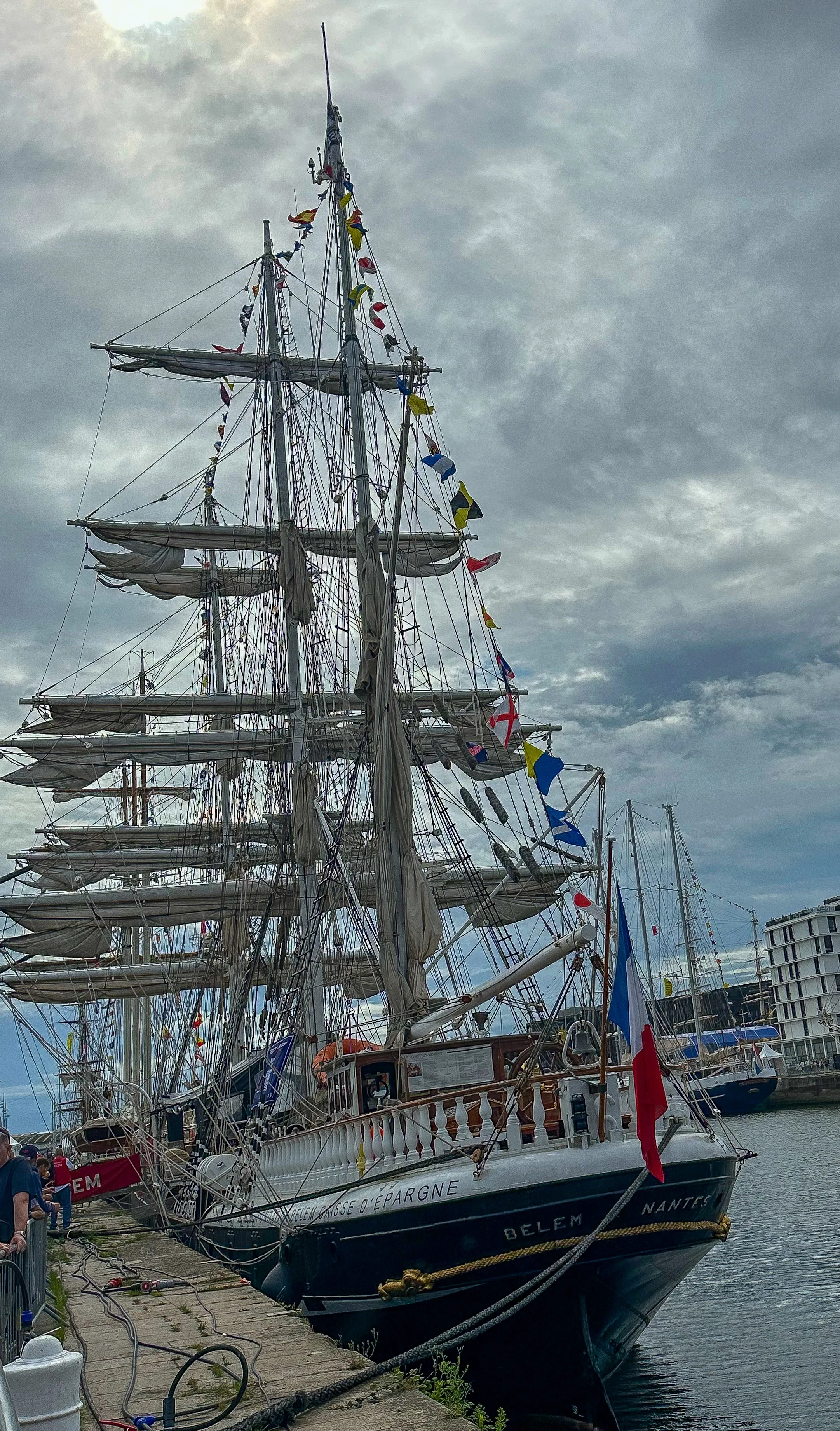 Le Belem amarré au Havre pendant l’événement maritime